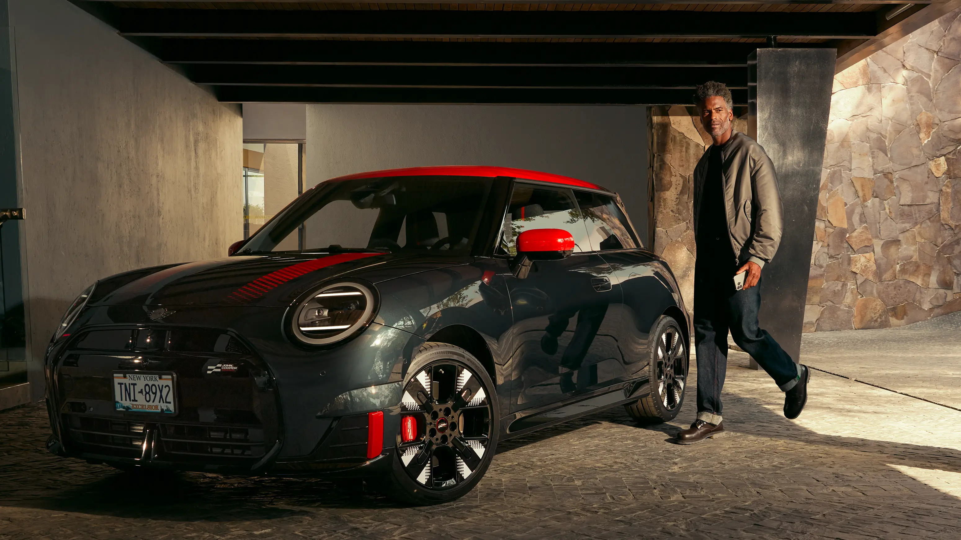 MINI John Cooper Works – J01 JCW sedd från sidan